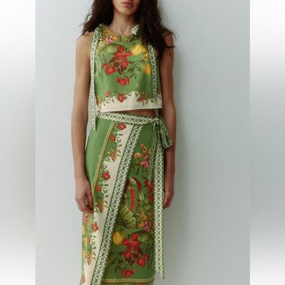 H&M NWT Crop Top ONLY part of a Coord set with Wrap Skirt Botanical Floral Print - Picture 7 of 17